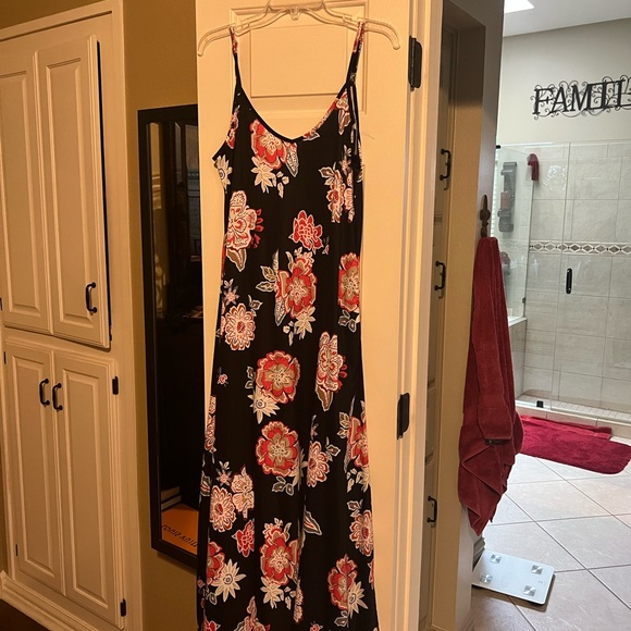 Spaghetti strap dress with pockets - Picture 3 of 3